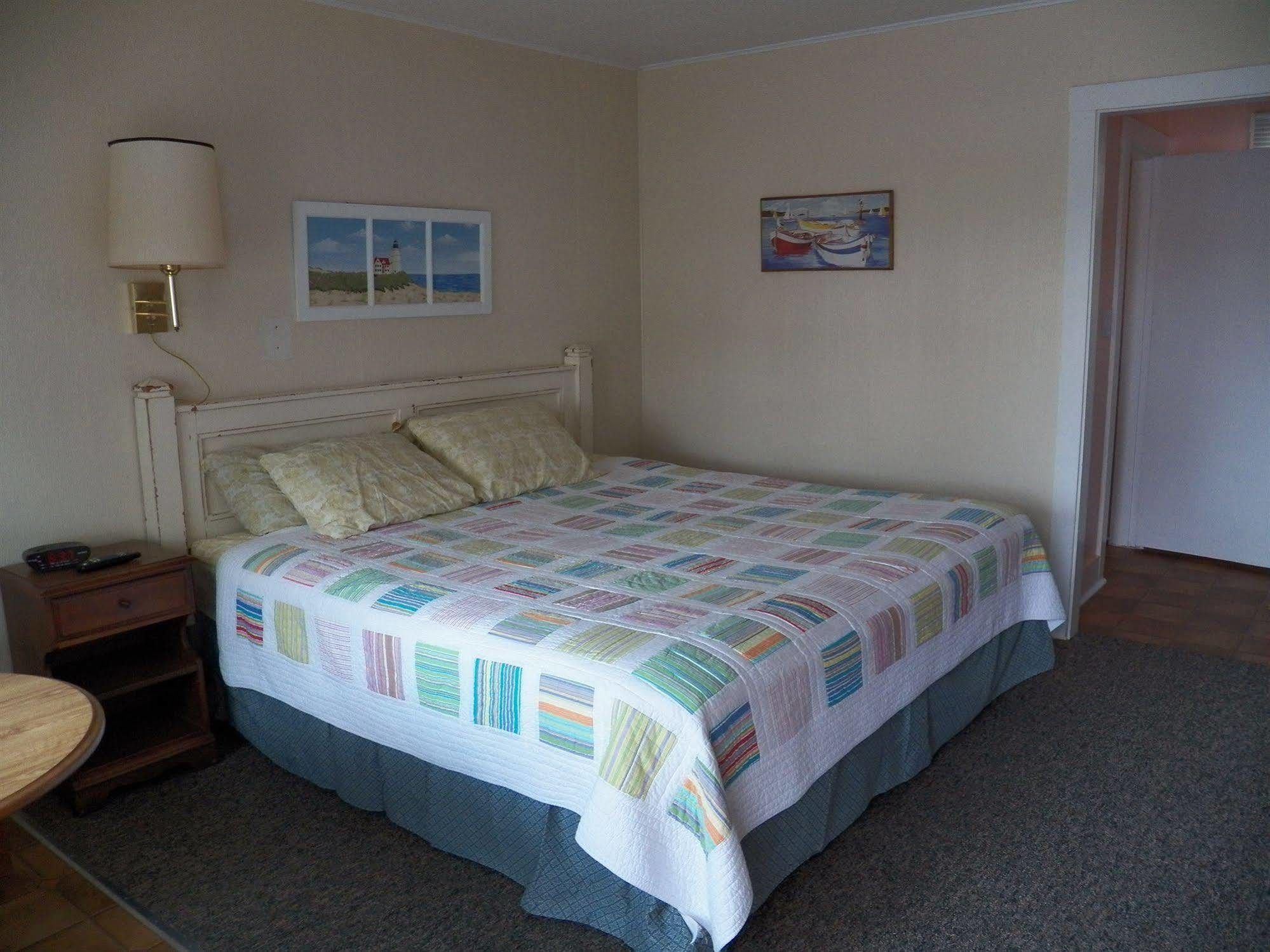 Coast Village Inn And Cottages Wells Bagian luar foto
